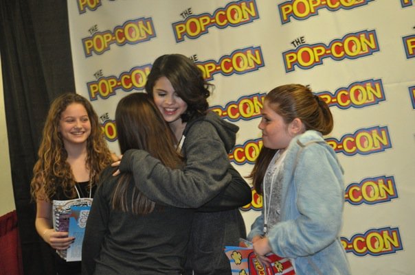 22345_317655950974_7961985974_3596451_7364947_n - selena gomez poze noi