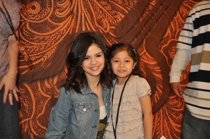 23509_375892515974_7961985974_3788048_2046423_n - selena gomez poze noi