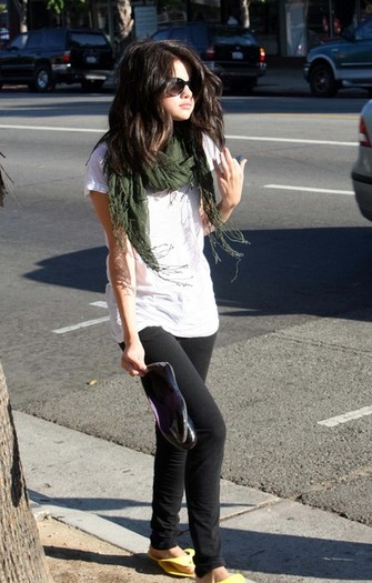 gallerymsg122210633898 - Selena Gomez