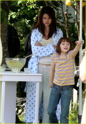 e194bn - Selena Gomez