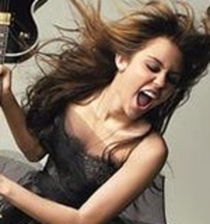 EBLRCRBCKZWLYMSJPQU - Selena Gomez