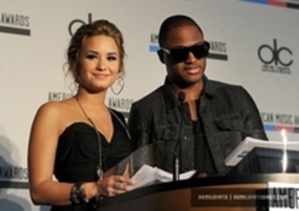 28365204_WUQJGFRWE - Demi OCOTBER 12TH - 2010 American Music Awards Nominations Press Conference