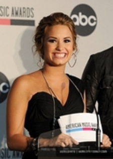 28365210_UEKGCODWQ - Demi OCOTBER 12TH - 2010 American Music Awards Nominations Press Conference