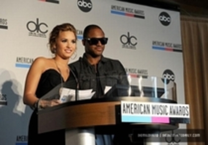 28365227_JDIHZDYJJ - Demi OCOTBER 12TH - 2010 American Music Awards Nominations Press Conference