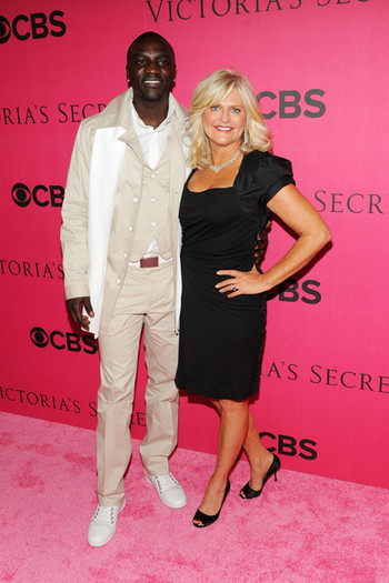 Akon+2010+Victoria+Secret+Fashion+Show+Pink+9l9tdMotKspl - 2010 Victoria s Secret Fashion Show - Pink Carpet Arrivals