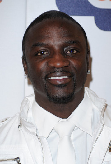 Akon+Jingle+Bell+Ball+2010+Day+Two+Arrivals+1DoDOqpRXfdl - Jingle Bell Ball 2010 Day Two - Arrivals