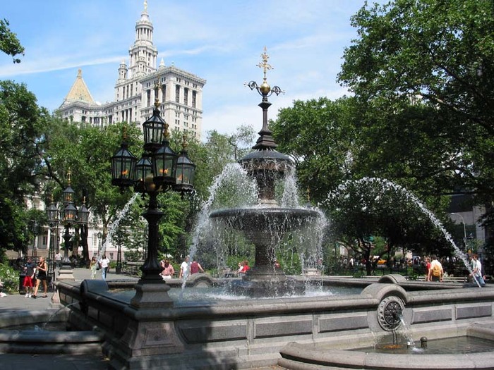 new-york-city-hall-park-fountain - New York