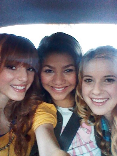 Bella-Thorne-Zendaya-Coleman