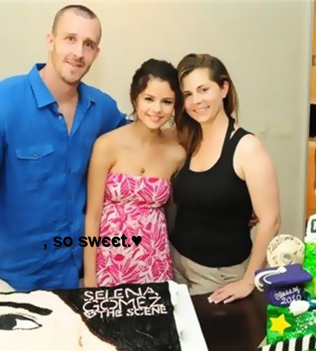 miss-sely-selena-gomez-16507091-450-500