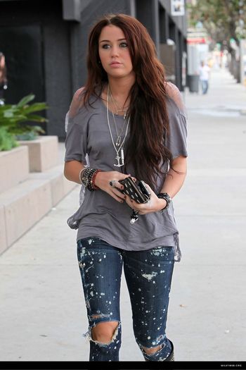 19 - At Coffee Bean in Los Angeles - January 9 2010