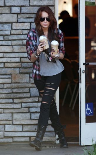 12 - Out and about in Los Angeles - January 23 2010