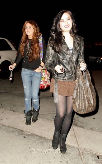 10 - Having Dinner with Demi in Studio City - February 2 2010