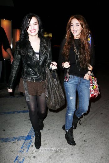 16 - Having Dinner with Demi in Studio City - February 2 2010