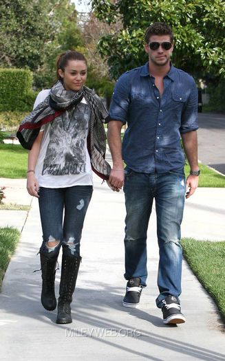 1 - Out and about with Liam in Toluca Lake - February 28 2010