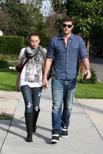 15 - Out and about with Liam in Toluca Lake - February 28 2010