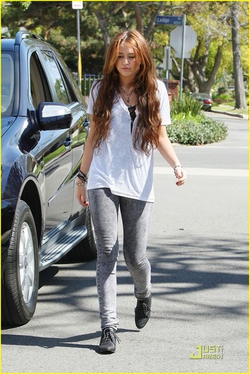 3 - Out and about in Toluca Lake - March 11 2010