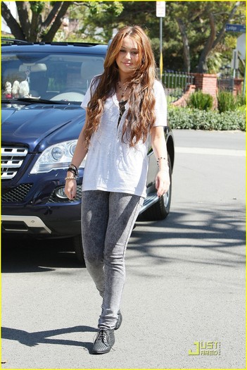 4 - Out and about in Toluca Lake - March 11 2010
