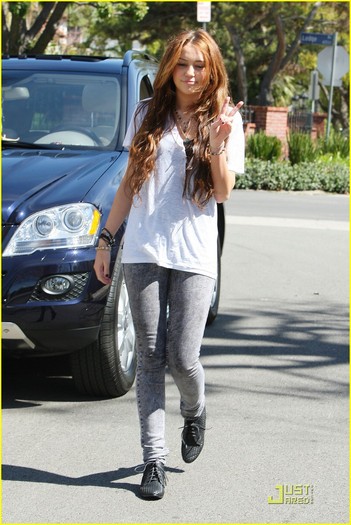 6 - Out and about in Toluca Lake - March 11 2010