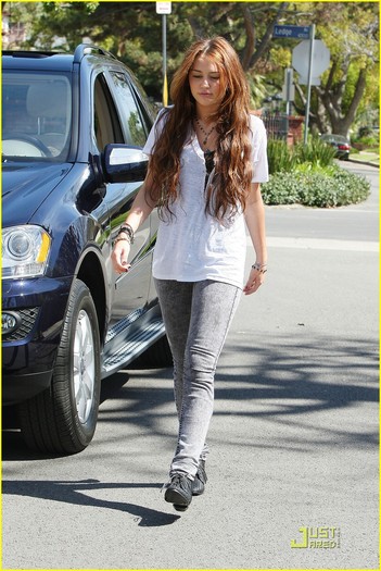 10 - Out and about in Toluca Lake - March 11 2010