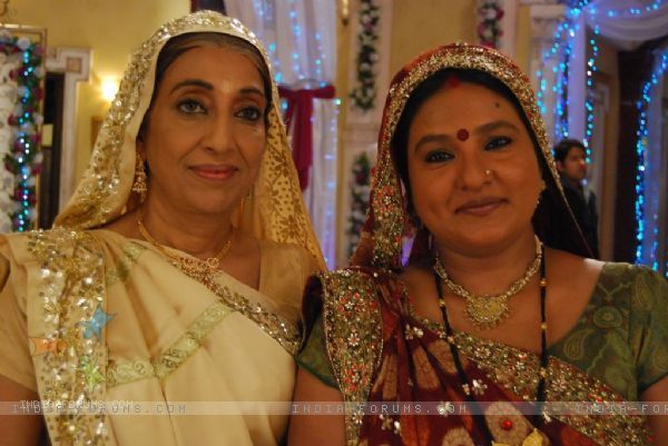 33313-kaushalya-with-mother-sumitra - Sapna Babul Ka Bidaai-Culoarea fericirii