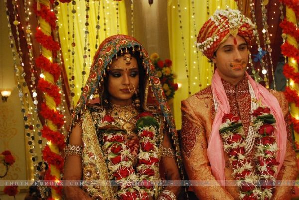 107324-ragini-and-anmol-made-for-each-other - Sapna Babul Ka Bidaai-Culoarea fericirii