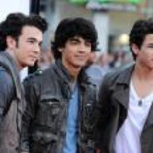 Kevin_Jonas_1264336696_4