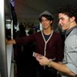 Kevin_Jonas_1264338678_1
