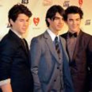 Kevin_Jonas_1264339206_4