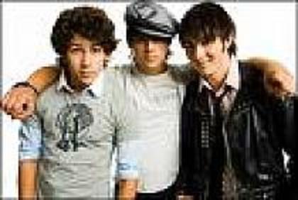 LQJEBSMETWJVWLYYQLF - Joe Jonas