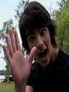 OUEYAPKZUVAQARTBDWP - Joe Jonas