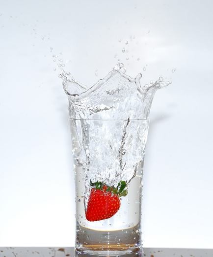 20090916060217Strawberry_splash