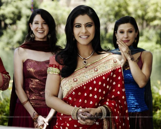 kajol-looking-marvellous-in-red-sari