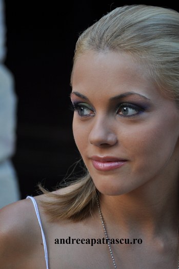 Andreea-Patrascu-la-filmari-august-2010 - Andreea Patrascu