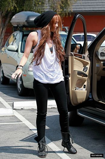 13 - Out and about in Toluca Lake - April 2 2010