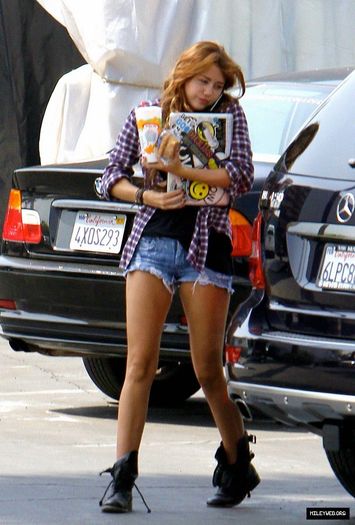 6 - Out and about in Toluca Lake - April 16 2010