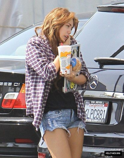 9 - Out and about in Toluca Lake - April 16 2010