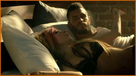 avril-lavigne-what-the-hell-mv01_4d42d76b30f72-t[1]