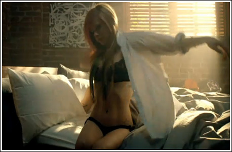 c2b1d_avril-lavigne-hell-01[1]
