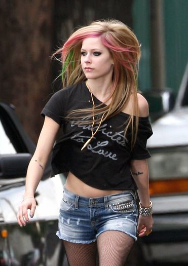 poze-filmari-videoclip-avril-lavigne-what-the-hell-9[1]