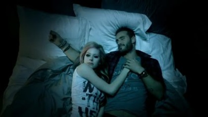 what_the_hell_screen_shot,_avril_lavigne_hot,_avril_naked_in_what_thw_hell[1] - avril lavigne- what the hell