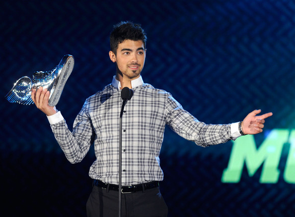 2010+VH1+Something+Awards+Show+j92TQSsxGPTl