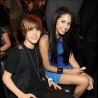 justin-bieber-i-jasmine-v-8900cd7637262d8c3ae2733308ae8adbee13dee5