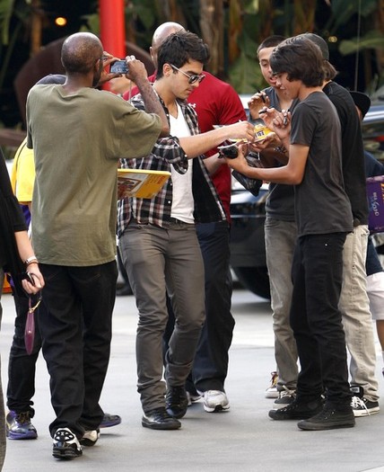 Celebrities+Arriving+2010+NBA+Finals+Game+evR7skegPa2l