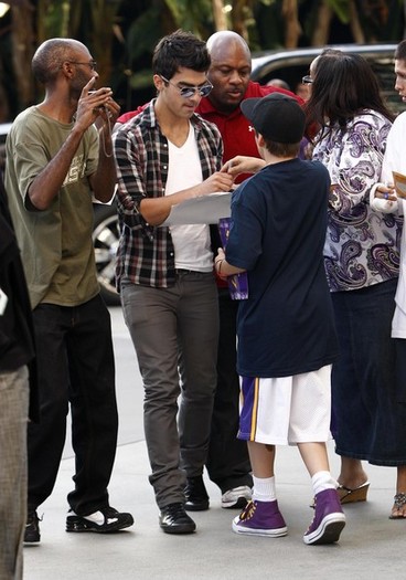 Celebrities+Arriving+2010+NBA+Finals+Game+iaqGtlYXer4l