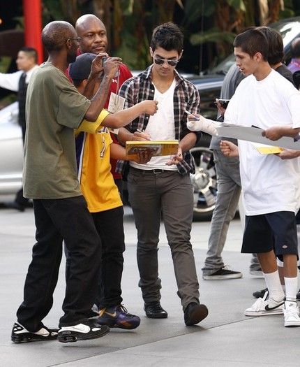 Celebrities+Arriving+2010+NBA+Finals+Game+IFCo2UbqaBGl