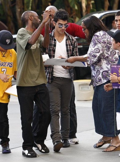 Celebrities+Arriving+2010+NBA+Finals+Game+XNo9qivg7KJl