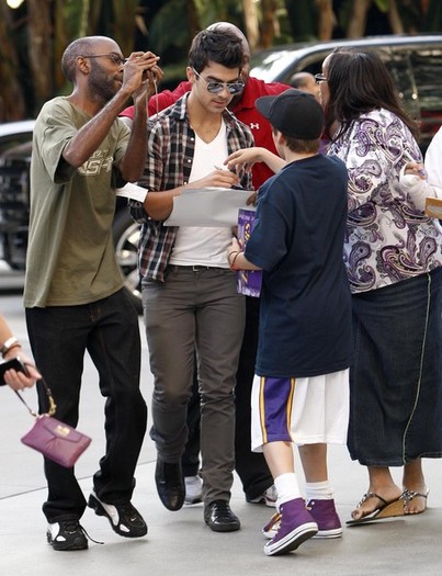 Celebrities+Arriving+2010+NBA+Finals+Game+YRMpPae_8GXl