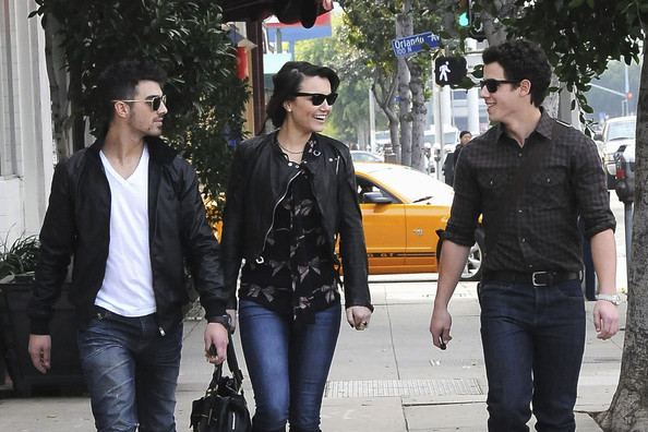 Joe+Jonas+Joe+Nick+Jonas+Samantha+Barks+West+bQ-Y65fPAx0l