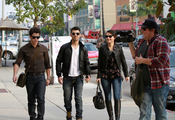 Joe+Jonas+Joe+Nick+Jonas+Lunch+Samantha+Barks+F72jvuZOjQ3l
