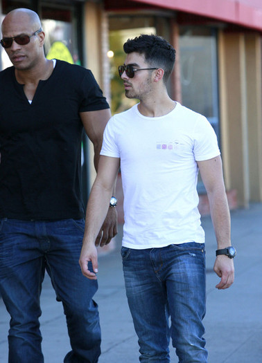 Joe+Jonas+Joe+Jonas+Out+Breakfast+Studio+City+QYm0FQGQRHLl